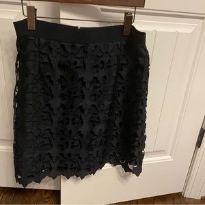 Ann Taylor loft navy scalloped detailed skirt. Womens size 12. EUC